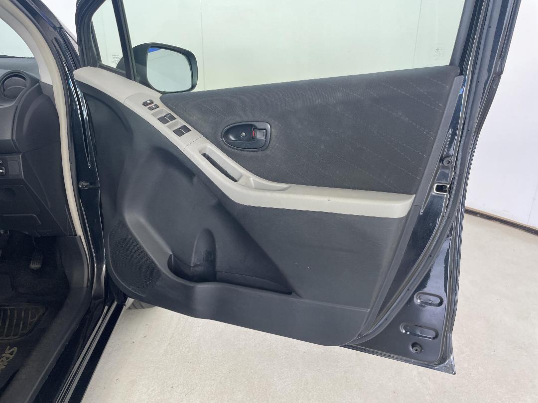 Photo '15' of Toyota Yaris Photo '15' of Toyota Yaris