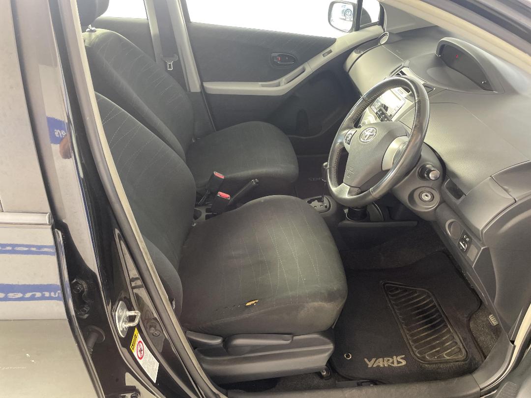 Photo '16' of Toyota Yaris Photo '16' of Toyota Yaris