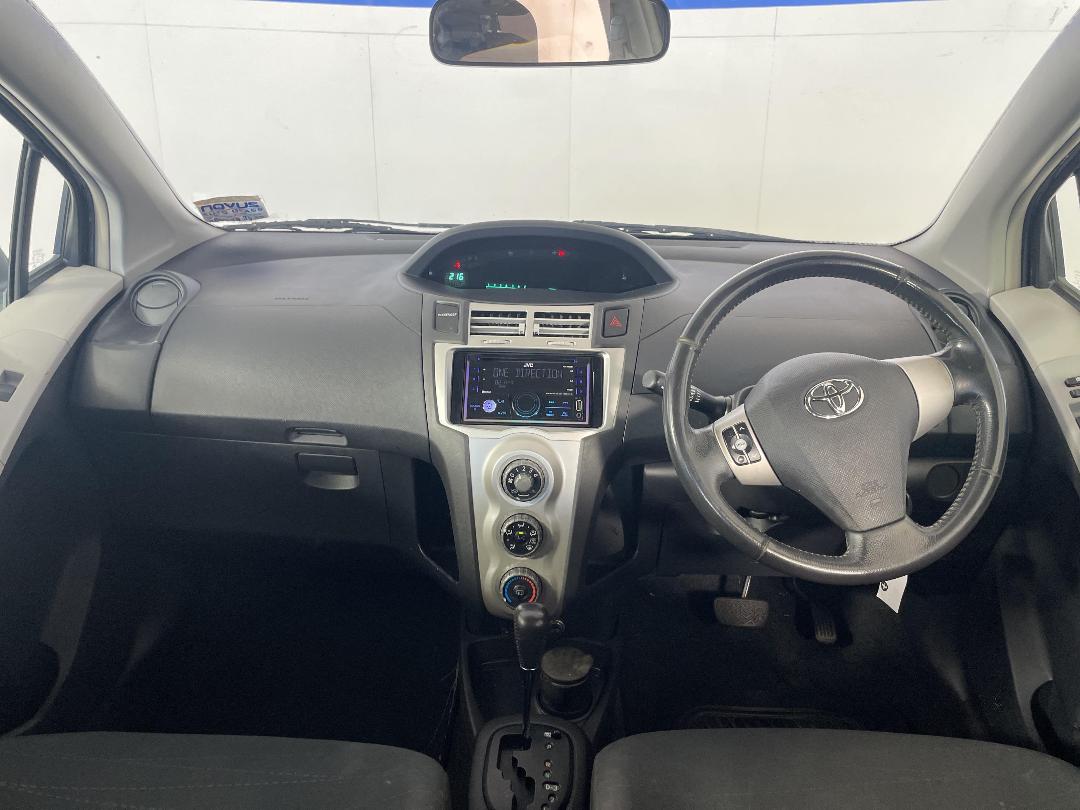 Photo '17' of Toyota Yaris Photo '17' of Toyota Yaris