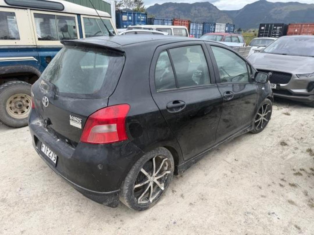 Photo '3' of Toyota Yaris