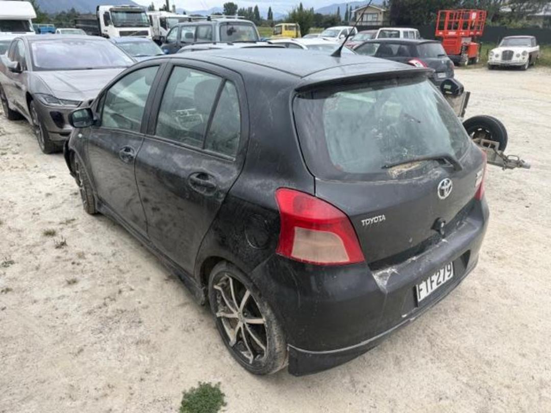 Photo '5' of Toyota Yaris