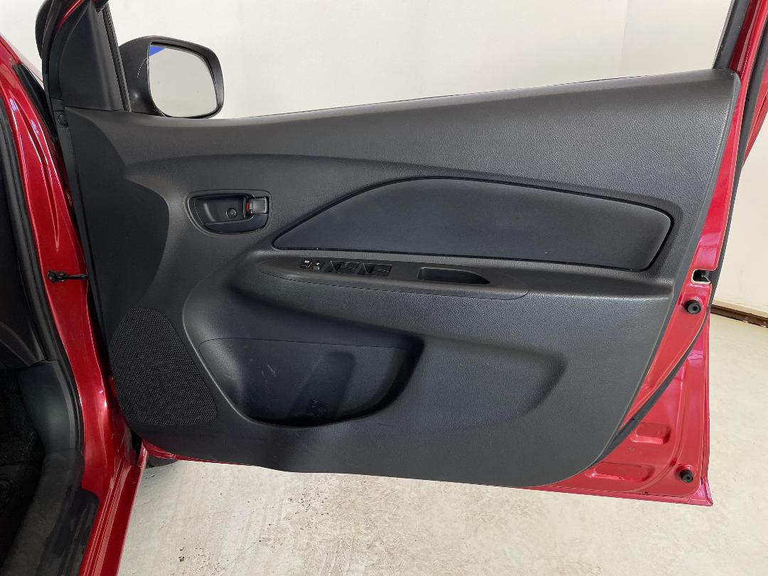 Photo '15' of Toyota Yaris Photo '15' of Toyota Yaris