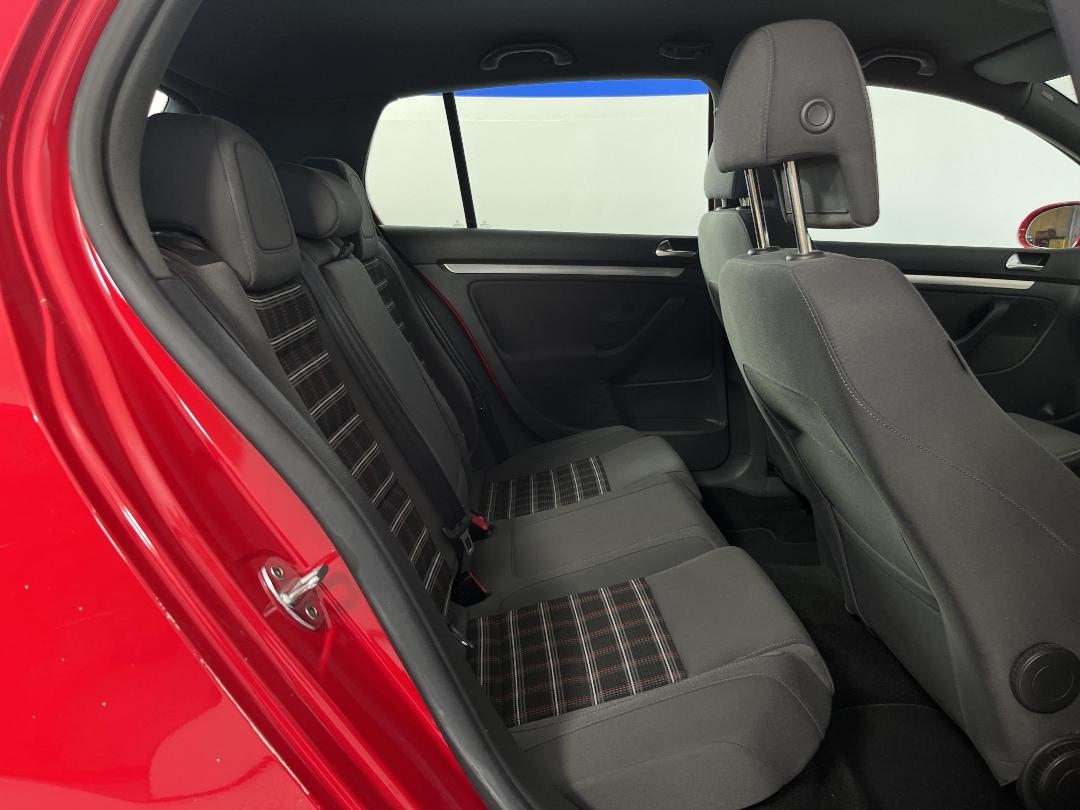 Photo '20' of Volkswagen Golf Photo '20' of Volkswagen Golf