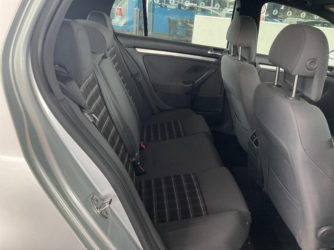 Photo '18' of Volkswagen Golf