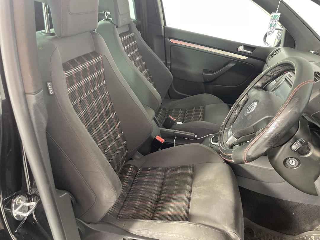 Photo '16' of Volkswagen Golf