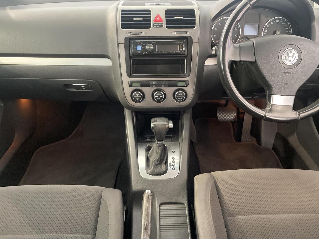 Photo '18' of Volkswagen Golf