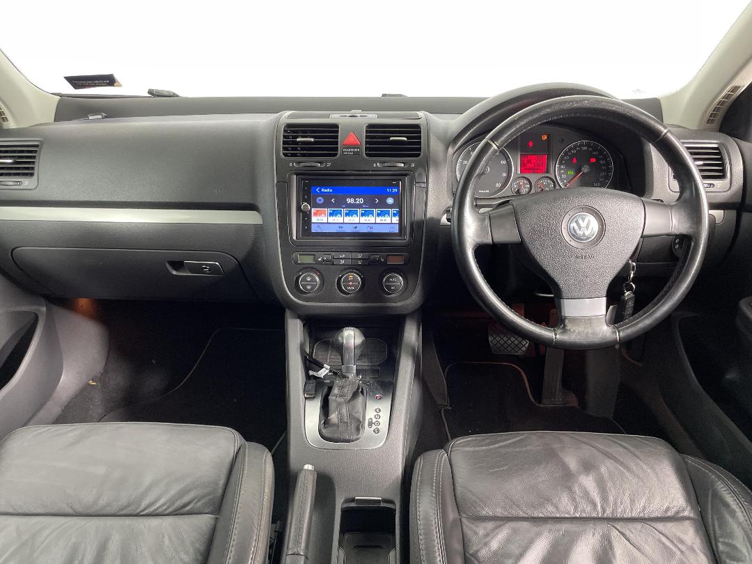 Photo '18' of Volkswagen Golf