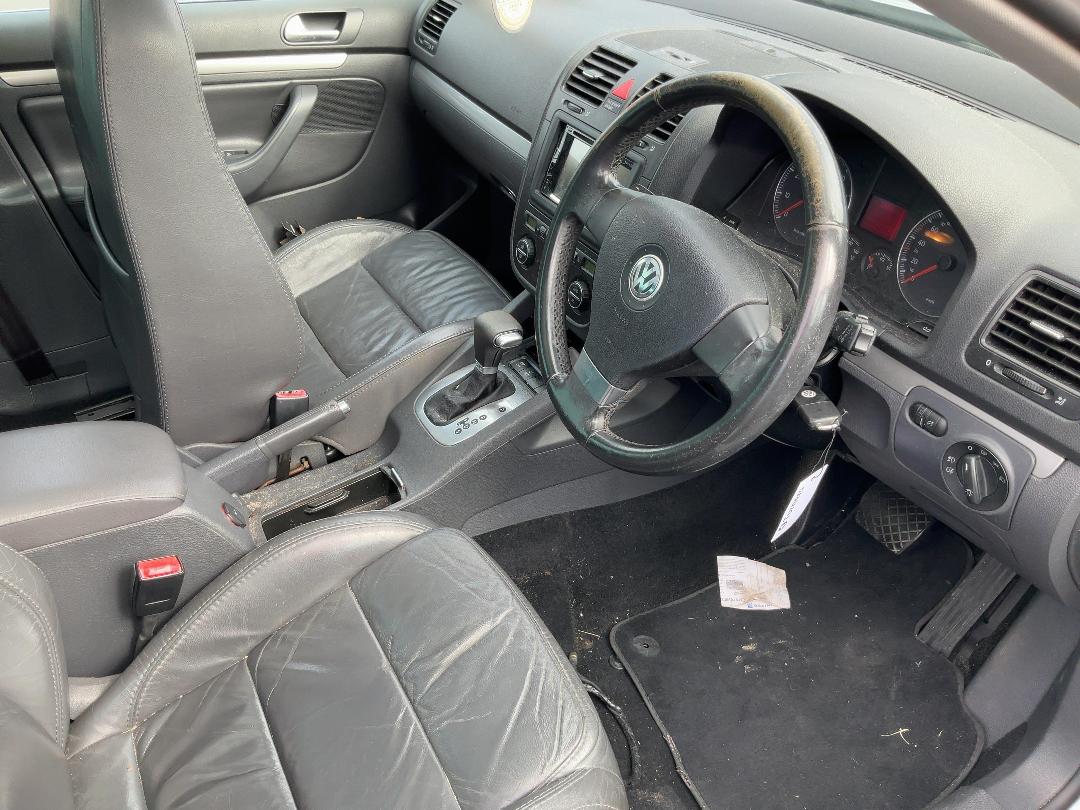 Photo '8' of Volkswagen Golf