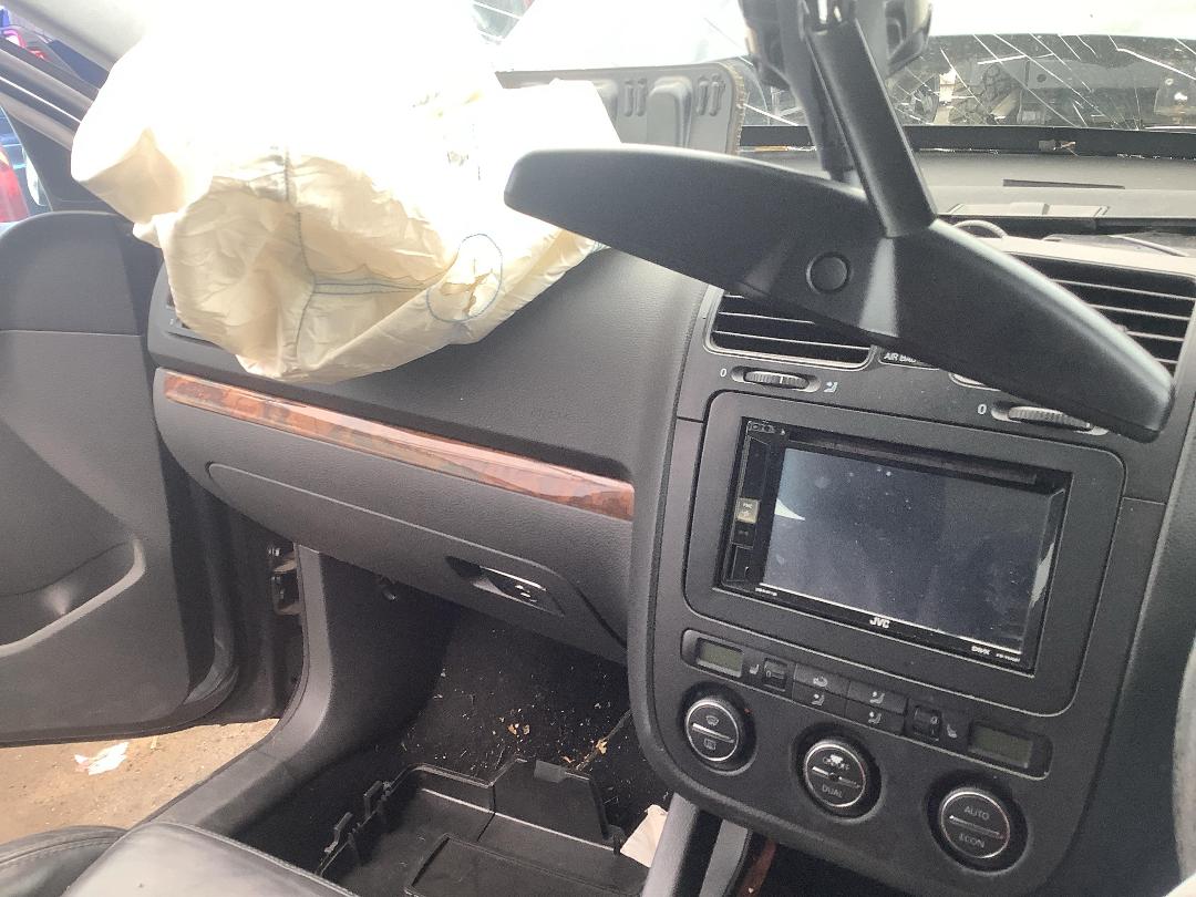 Photo '19' of Volkswagen Jetta 2.0T Photo '19' of Volkswagen Jetta 2.0T