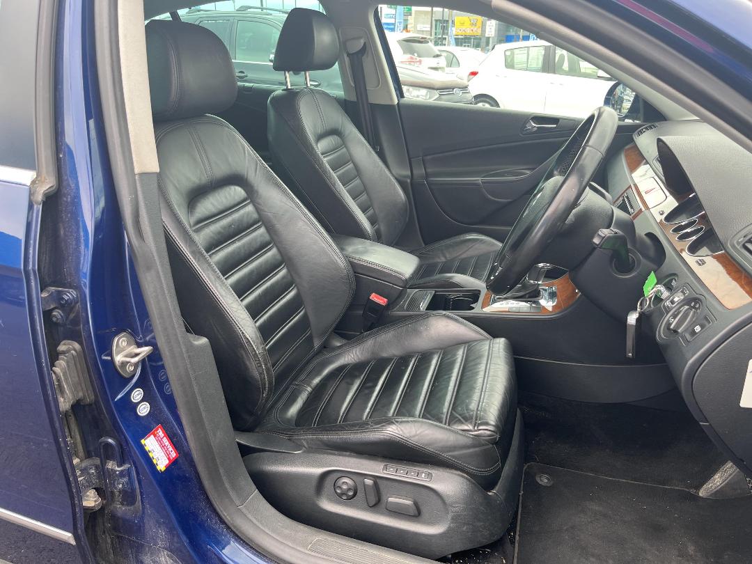 Photo '17' of Volkswagen Passat Photo '17' of Volkswagen Passat