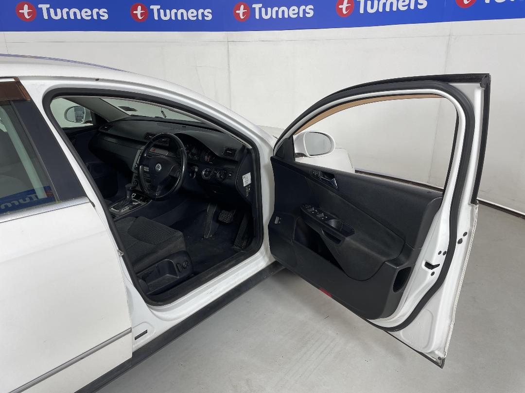 Photo '13' of Volkswagen Passat Photo '13' of Volkswagen Passat