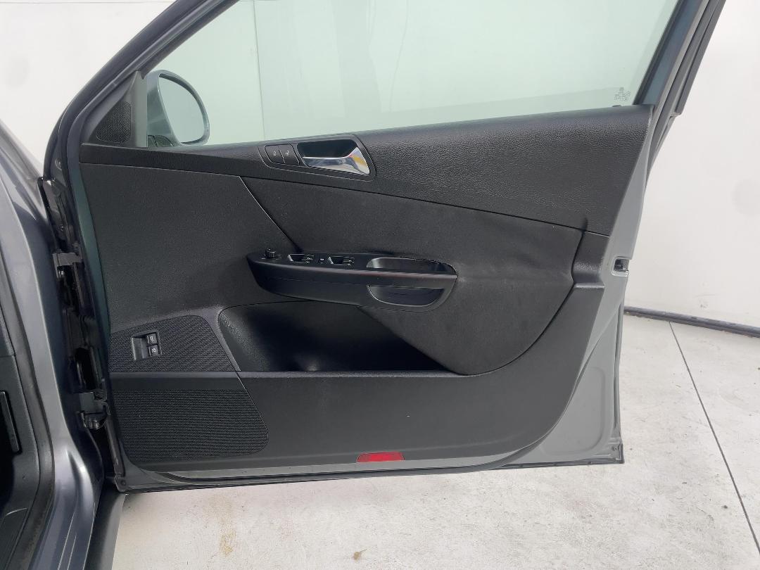 Photo '15' of Volkswagen Passat Photo '15' of Volkswagen Passat