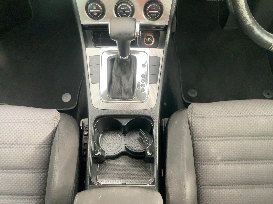 Photo '18' of Volkswagen Passat Photo '18' of Volkswagen Passat