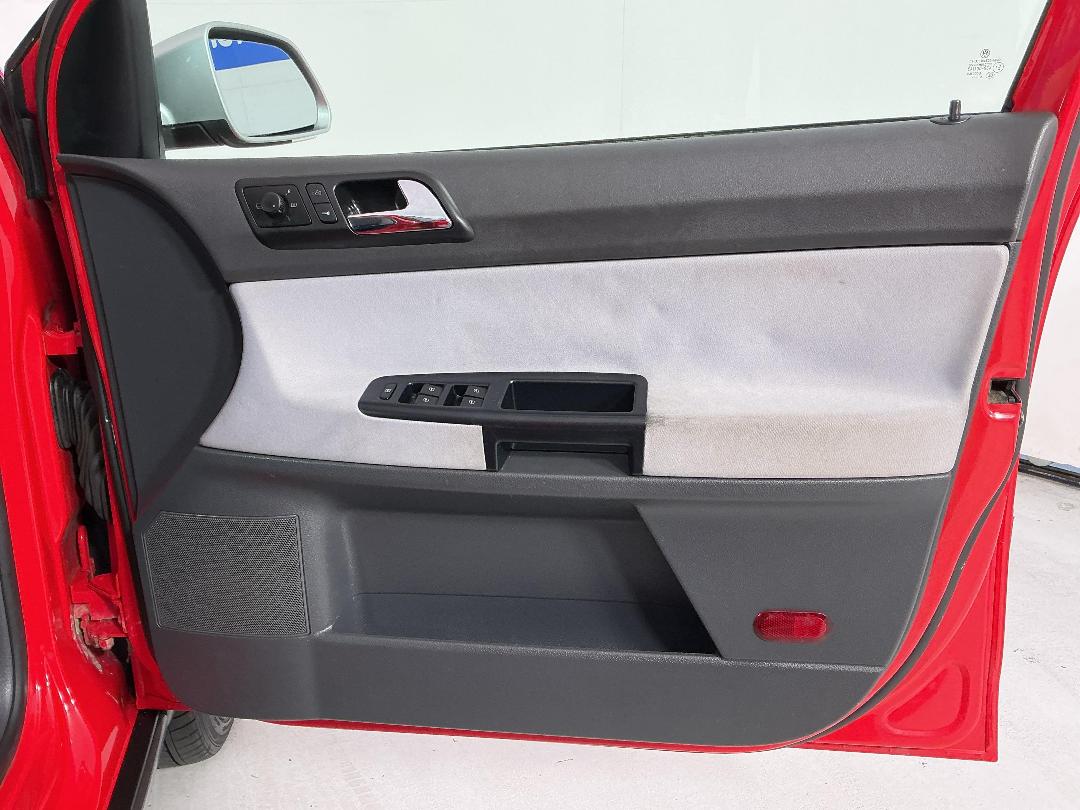 Photo '15' of Volkswagen Polo Photo '15' of Volkswagen Polo