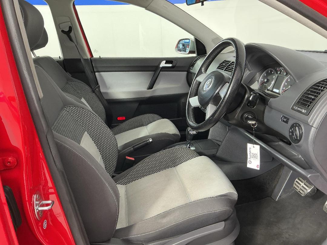 Photo '16' of Volkswagen Polo Photo '16' of Volkswagen Polo