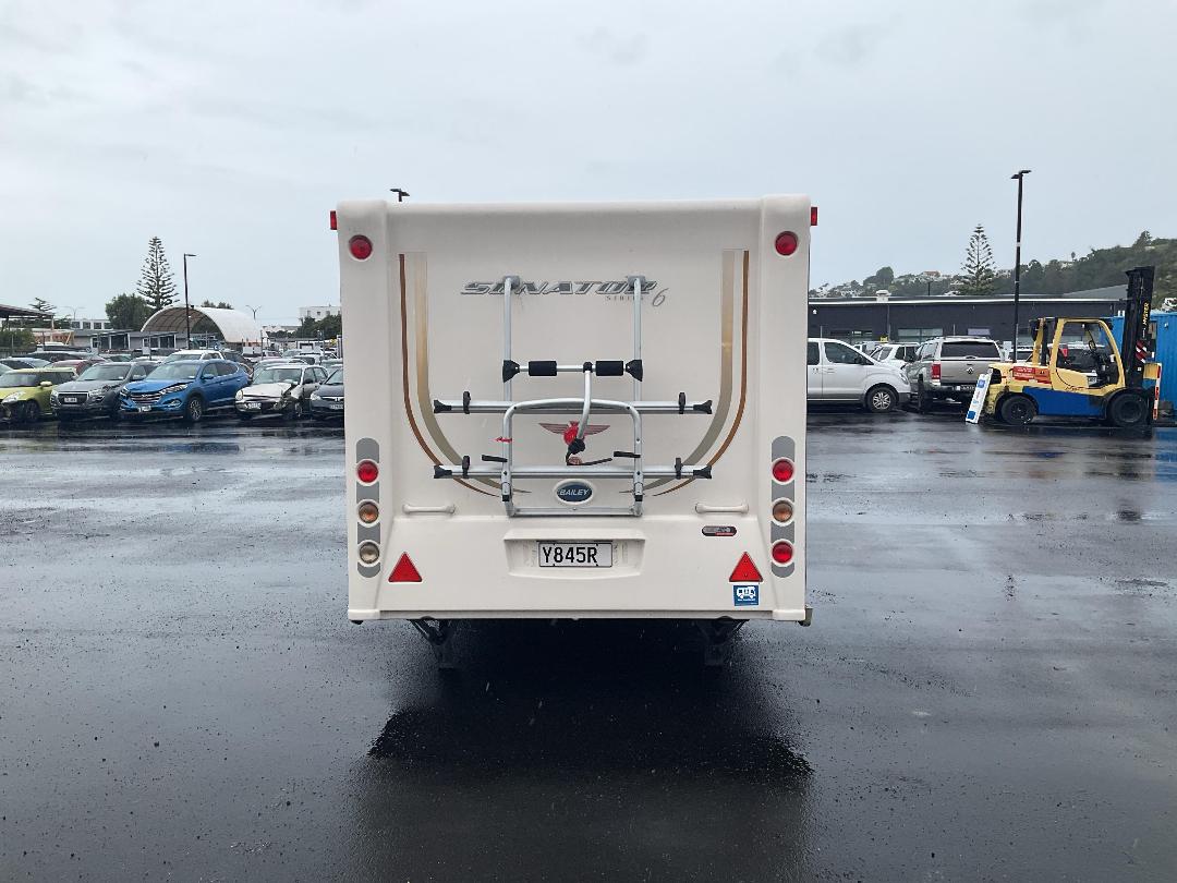 Photo '4' of Bailey Senator Caravan - Tandem Photo '4' of Bailey Senator Caravan - Tandem