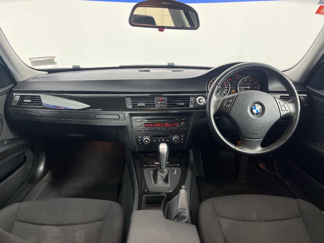 Photo '17' of BMW 320I Photo '17' of BMW 320I