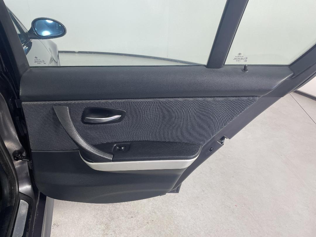 Photo '19' of BMW 323I