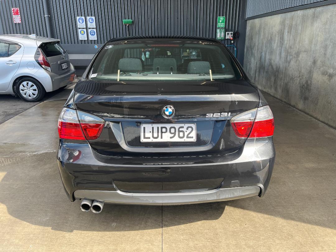 Photo '5' of BMW 323I UL