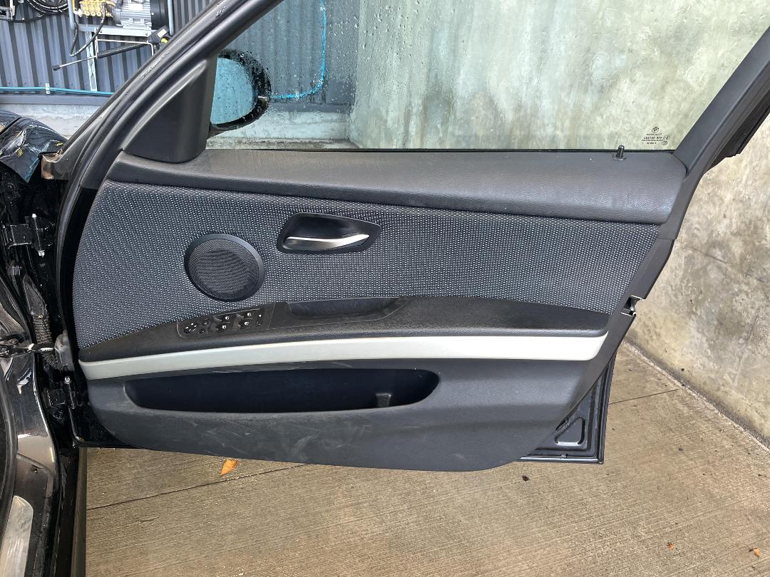 Photo '12' of BMW 323I UL