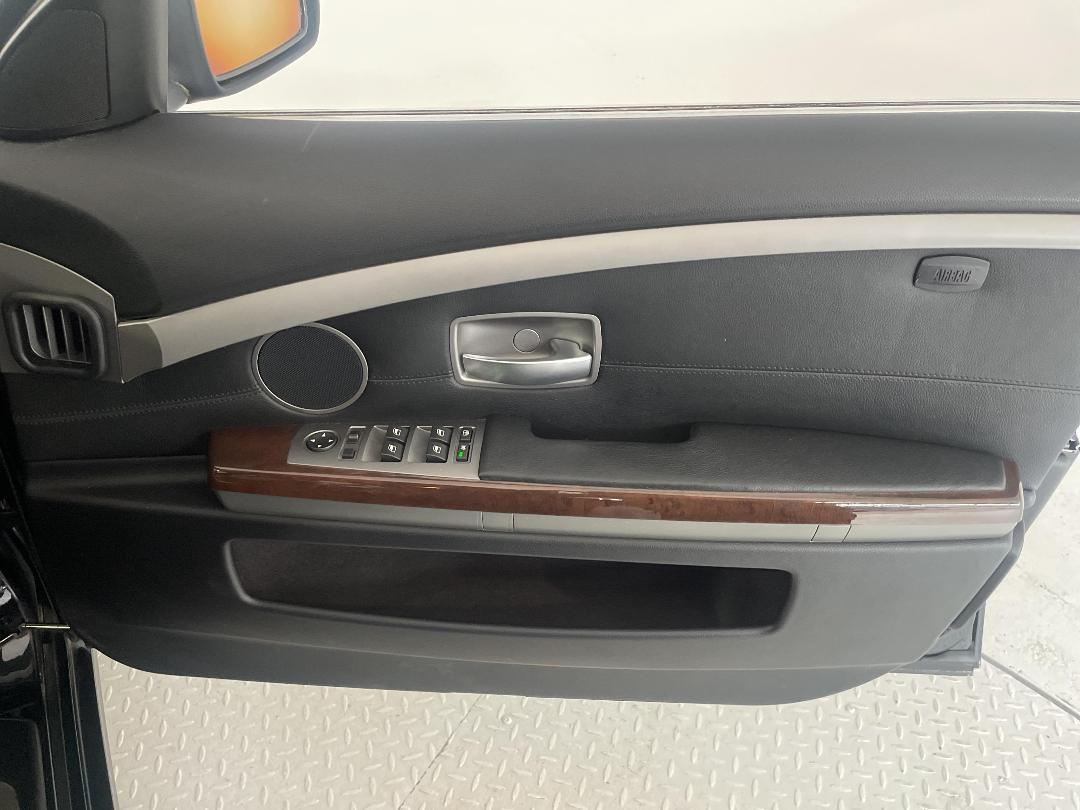 Photo '15' of BMW 740I Photo '15' of BMW 740I