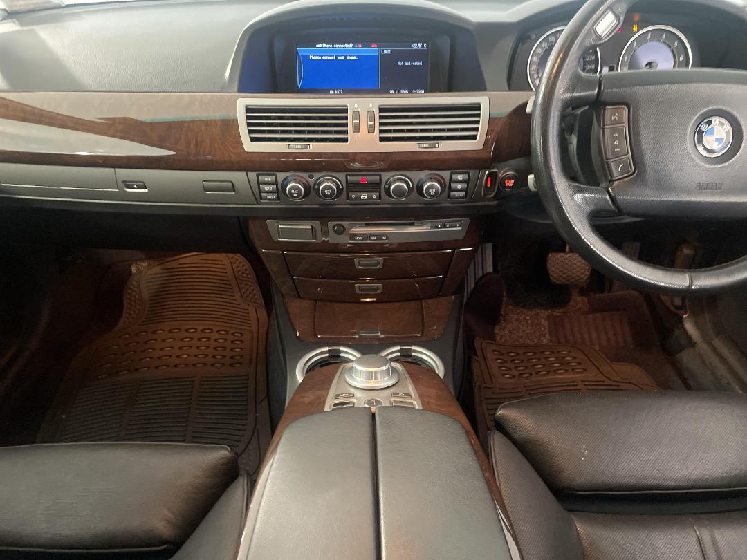 Photo '18' of BMW 740I Photo '18' of BMW 740I