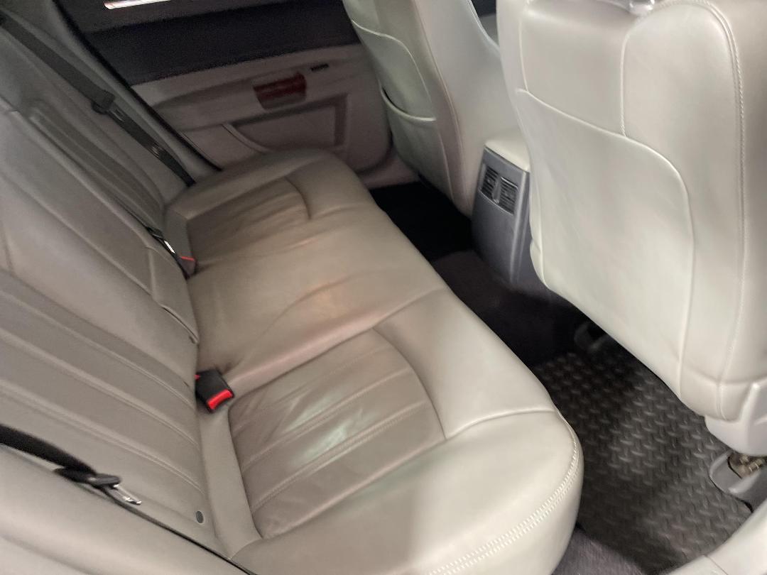 Photo '20' of Chrysler 300