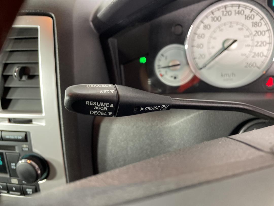 Photo '32' of Chrysler 300