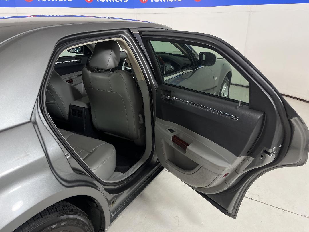 Photo '19' of Chrysler 300 Photo '19' of Chrysler 300