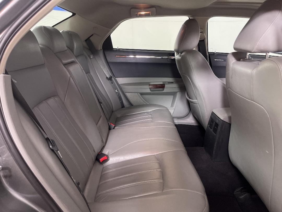 Photo '20' of Chrysler 300 Photo '20' of Chrysler 300