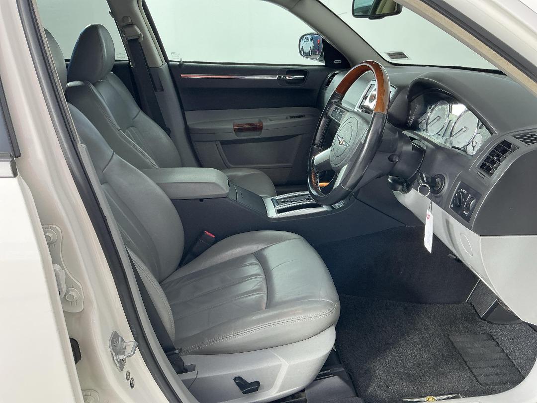 Photo '16' of Chrysler 300C