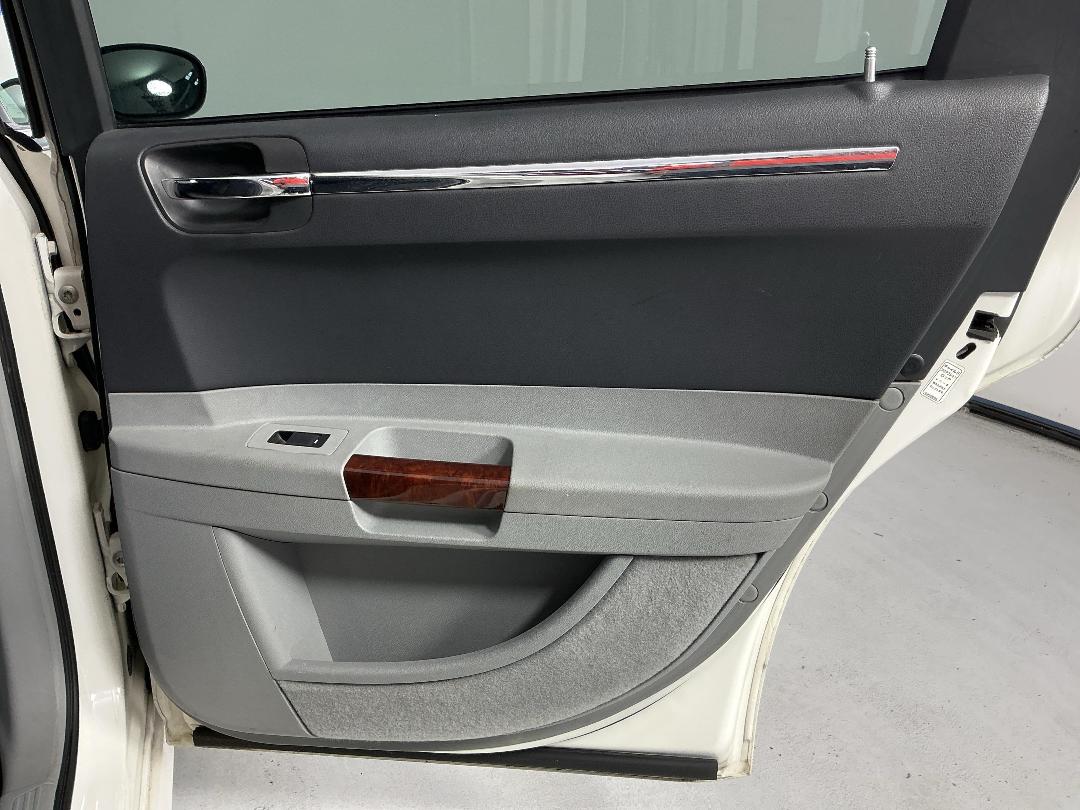 Photo '19' of Chrysler 300C