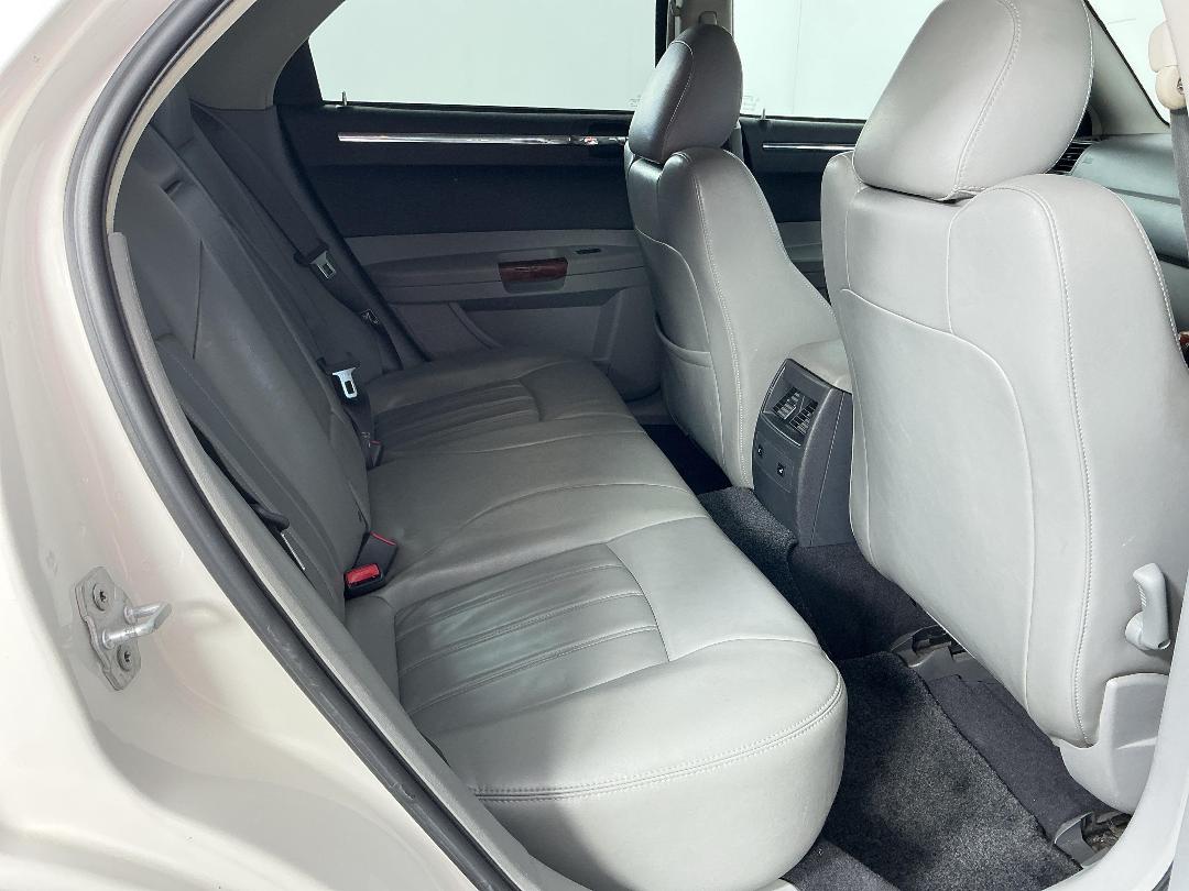 Photo '20' of Chrysler 300C