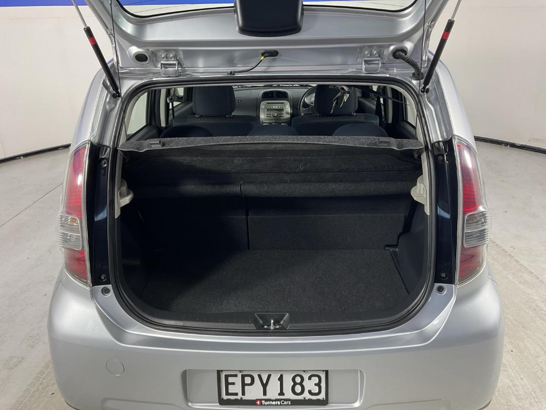 Photo '14' of Daihatsu Sirion