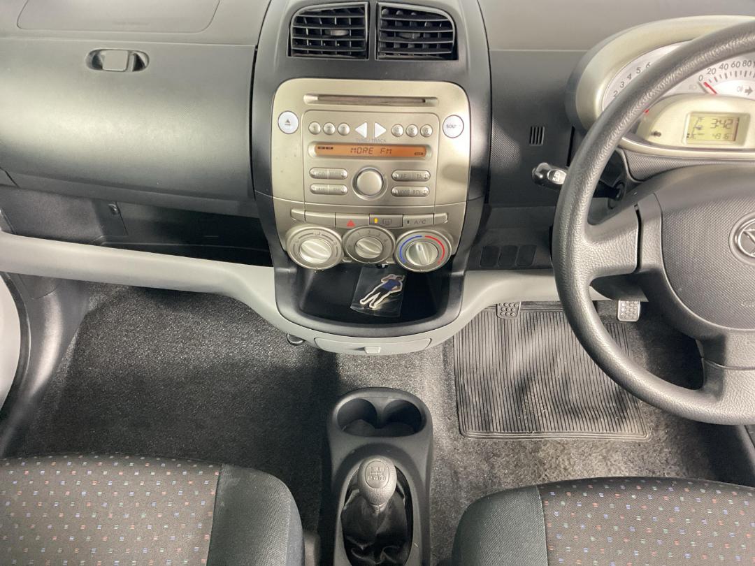 Photo '18' of Daihatsu Sirion