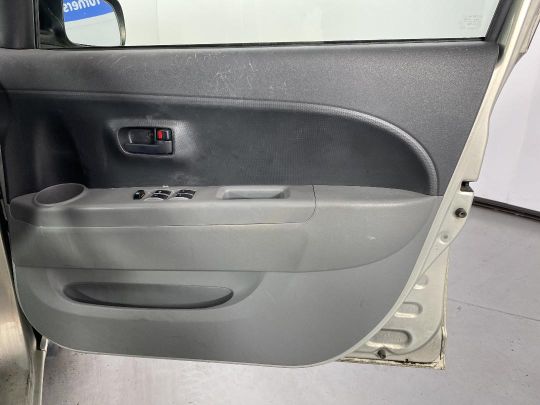 Photo '15' of Daihatsu Sirion