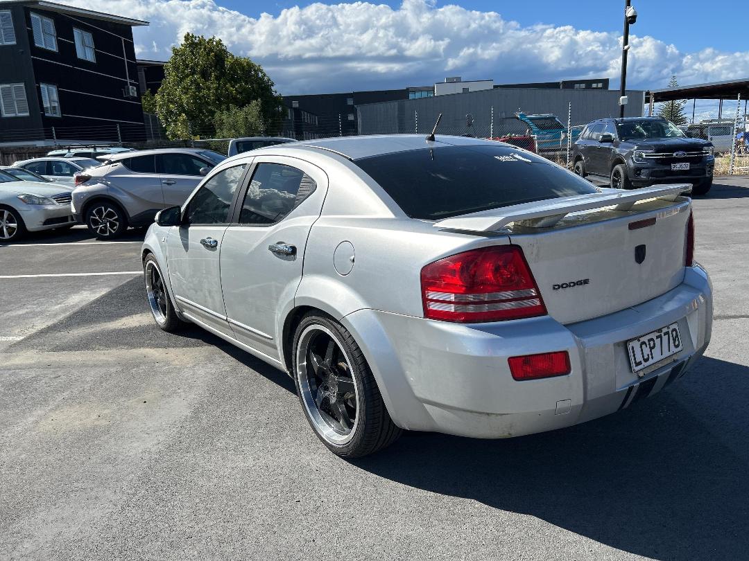 Photo '10' of Dodge Avenger