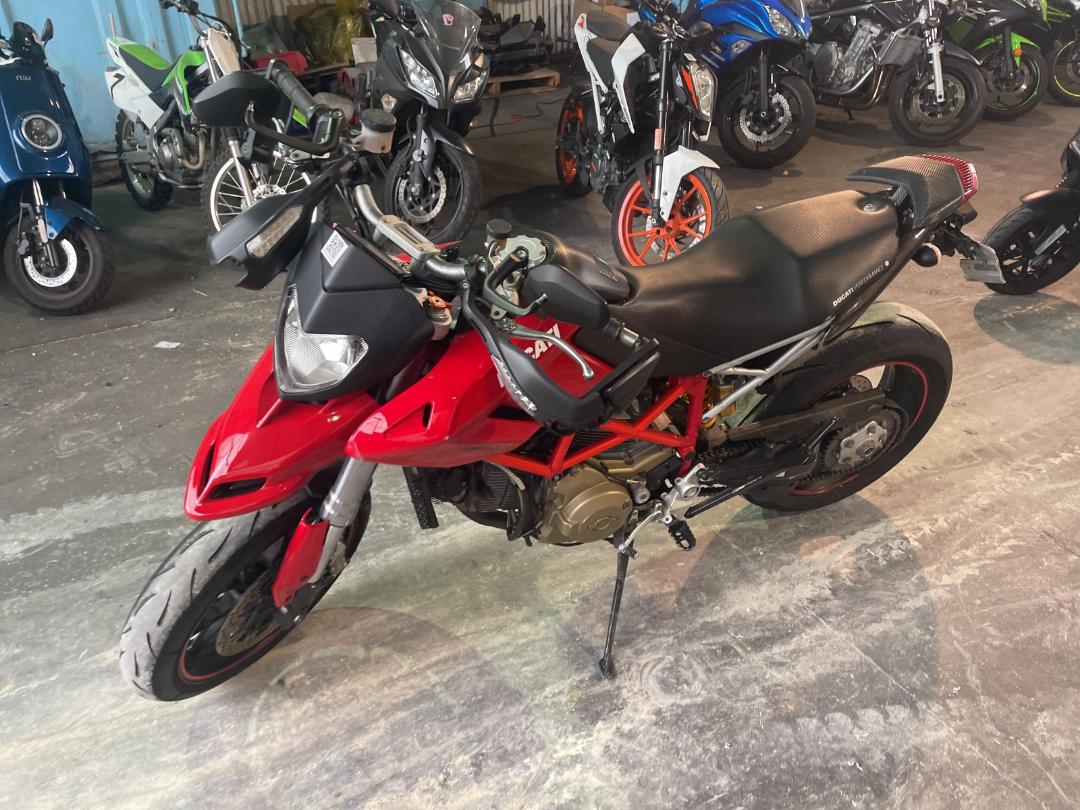 Photo '4' of Ducati Hypermotard HM1100 Photo '4' of Ducati Hypermotard HM1100