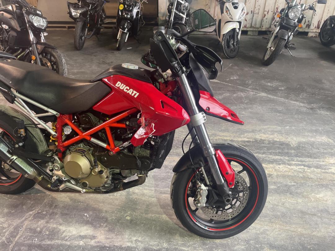 Photo '10' of Ducati Hypermotard HM1100 Photo '10' of Ducati Hypermotard HM1100