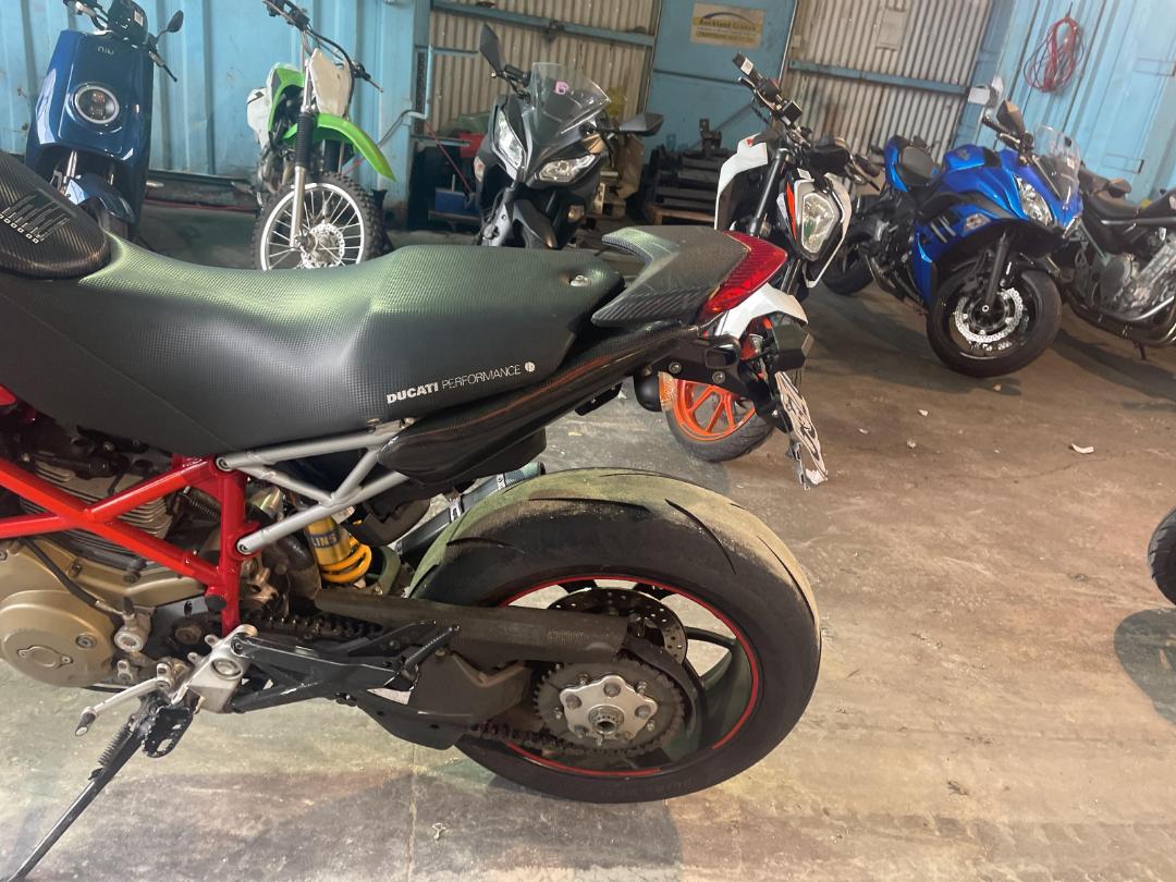 Photo '12' of Ducati Hypermotard HM1100 Photo '12' of Ducati Hypermotard HM1100