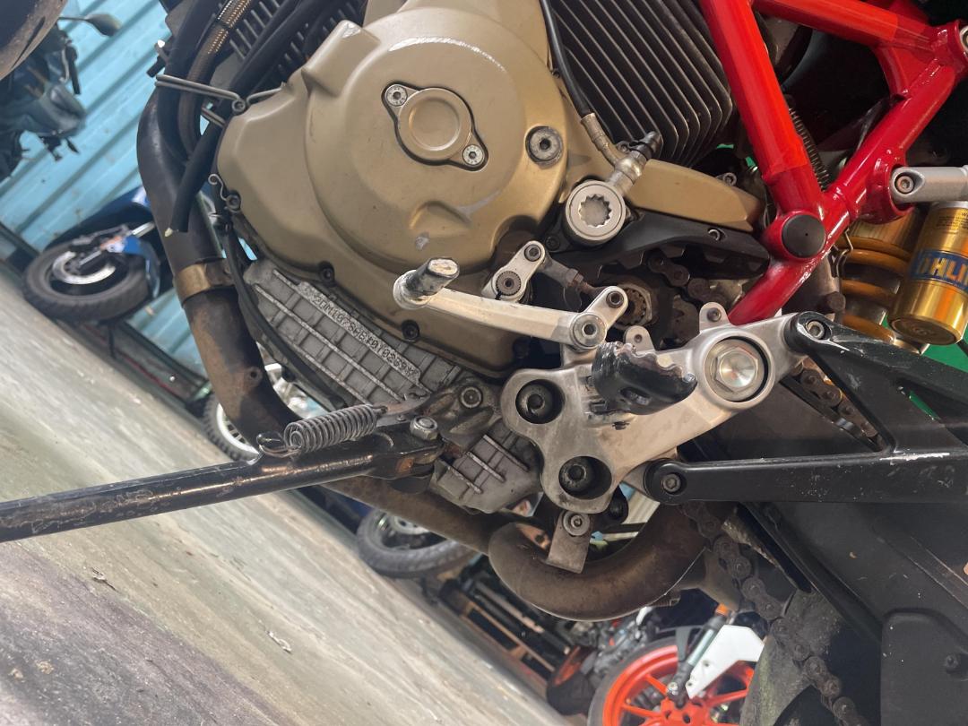Photo '18' of Ducati Hypermotard HM1100 Photo '18' of Ducati Hypermotard HM1100