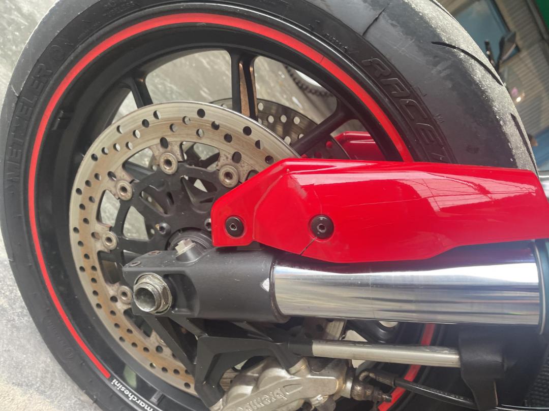 Photo '24' of Ducati Hypermotard HM1100 Photo '24' of Ducati Hypermotard HM1100