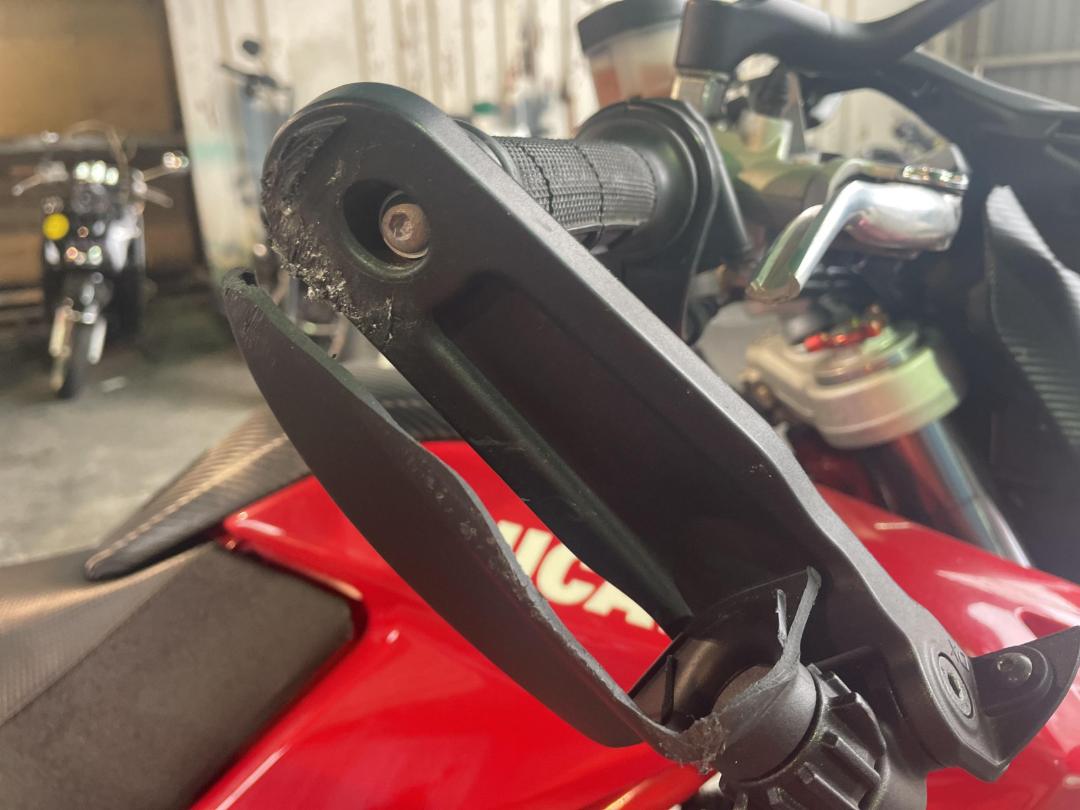 Photo '30' of Ducati Hypermotard HM1100 Photo '30' of Ducati Hypermotard HM1100