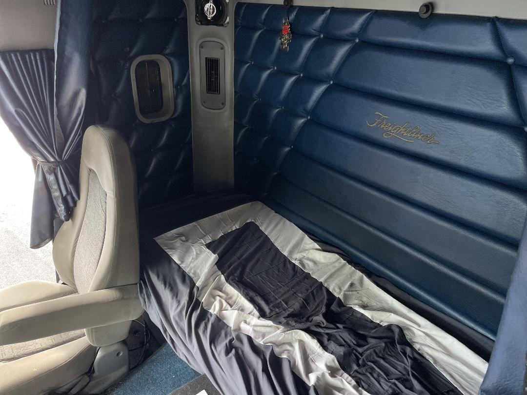 Photo '28' of Freightliner Argosy TSB Curtainsider