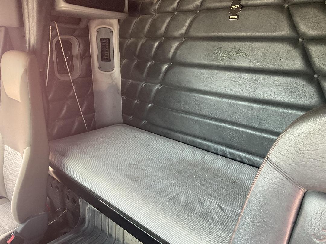 Photo '14' of Freightliner Argosy Cement Blower Tractor Unit