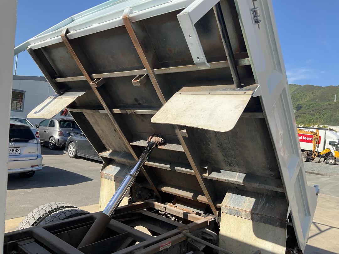 Photo '21' of Fuso Canter FE150W2 Double Cab - Tipper