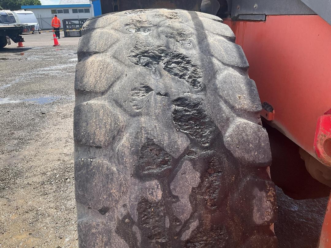 Photo '33' of Hitachi ZW220 Wheel Loader