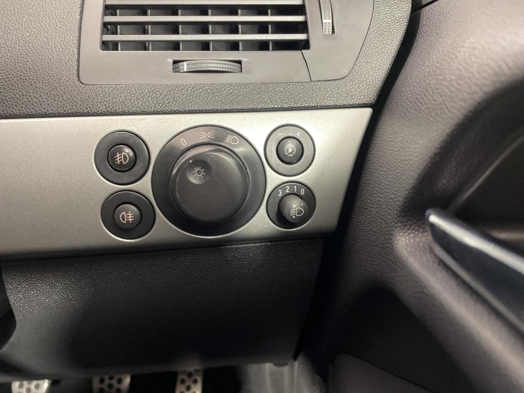 Photo '25' of Holden Astra