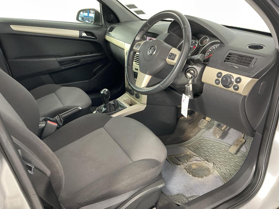 Photo '16' of Holden Astra