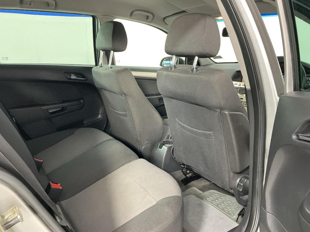 Photo '20' of Holden Astra